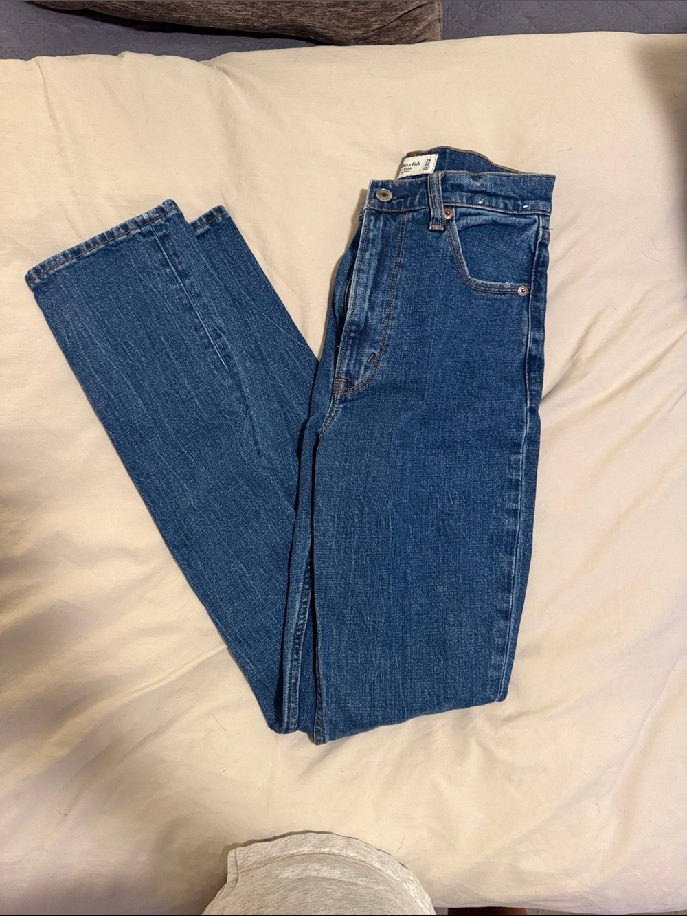 Slim straight ultra high rise jean - Picture 2 of 4
